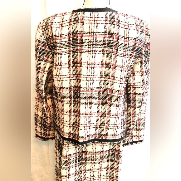 Chadwicks 2 piece, red, black and white tweed skirt set - Picture 4 of 7